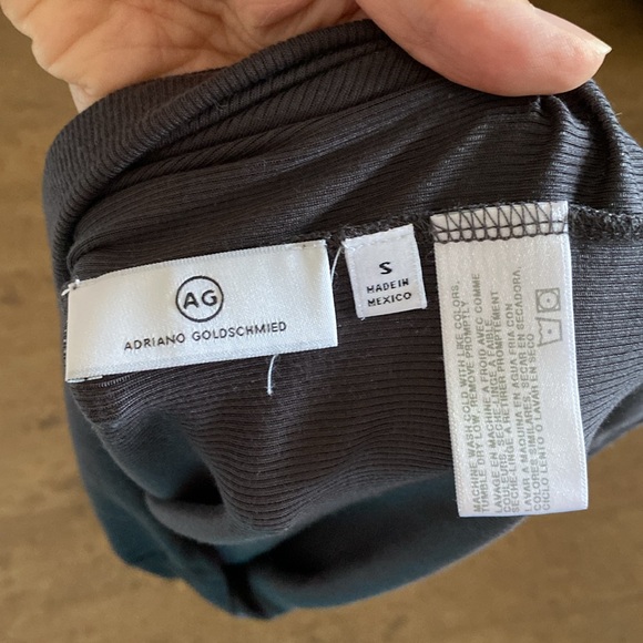 AG Adriano Goldschmied base layer turtleneck, diagonal seem across front Small - Picture 8 of 9
